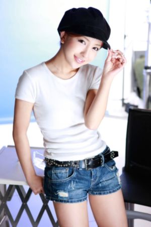 14岁女孩迈开腿打扑克-超前点播正片免费观看